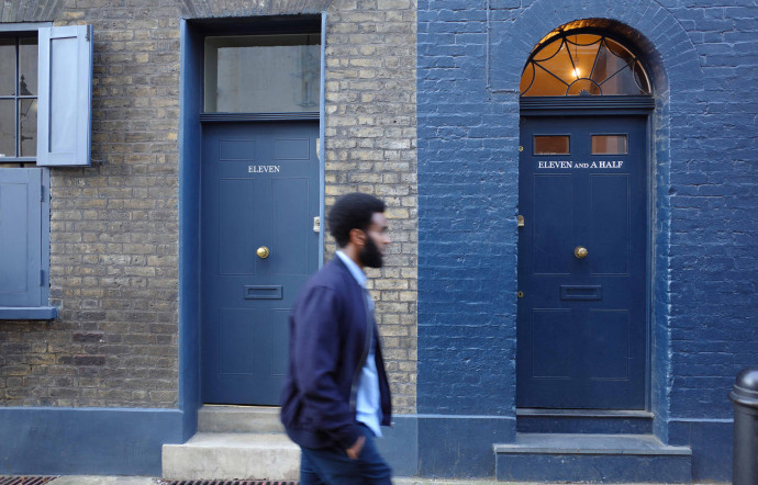 Scène de rue londonienne, saisie par le GR III dans le quartier de Brick Lane.