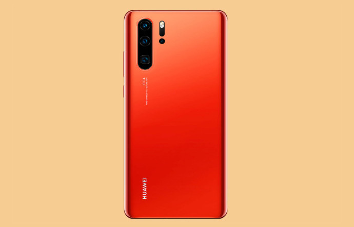 Côté photo, le P30 Pro fait la promesse de clichés époustouflants grâce à un quadruple capteur photo développé avec Leica.