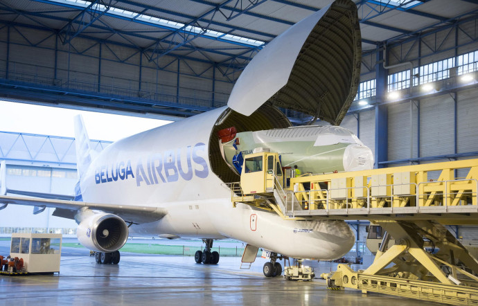 La pointe avant du BelugaXL, où sont chargées les marchandises, a été construite par l’entreprise Stelia Aerospace.