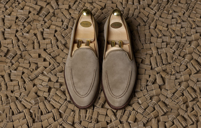 Pour le printemps 2019, la maison Crockett & Jones propose une nouvelle version du mocassin Camden.