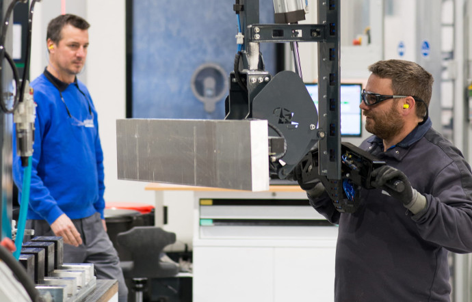 A terme, les machines autonomes, gérées par un personnel plus qualifié, permettront de produire plus vite.