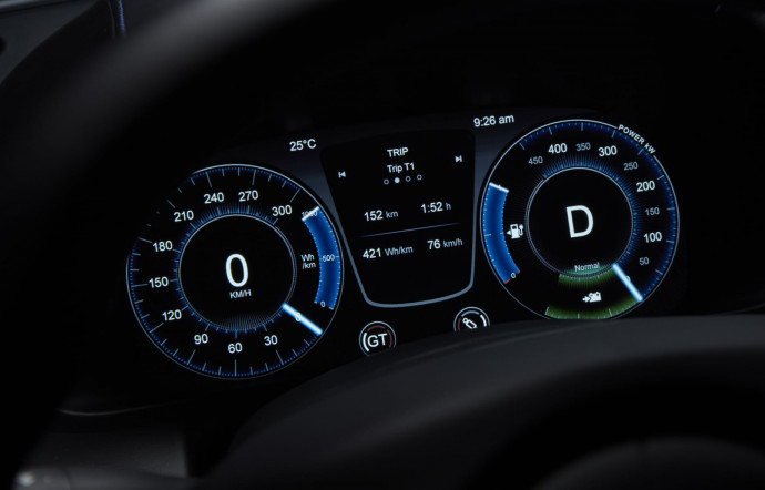 aston-martin-rapid-e-insert-05