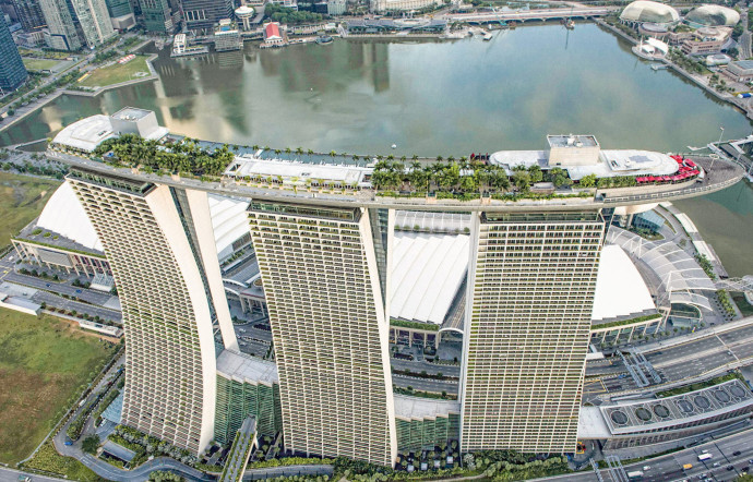 Le parc d’un hectare qui relie les trois tours du Marina Bay Sands en ont fait l’un des hôtels les plus célèbres du monde.