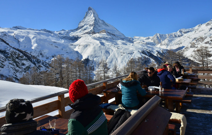 Al Bosco, le restaurant de montagne de l’hôtel Riffelalp Resort 2 222 m. Sa terrasse offre une vue imprenable sur le mont Cervin.