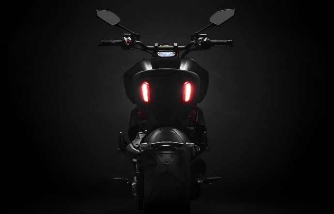 ducati-diavel-red-dot-insert-4