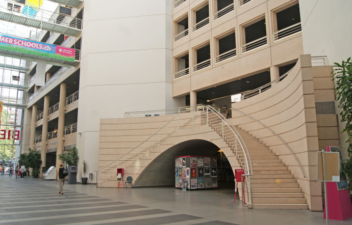 Intégrée à l’université de Genève, l’une des moins chères de Suisse, cette école a aussi l’avantage d’être peu coûteuse.