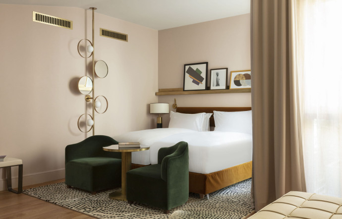 La décoration des chambres met en scène un univers résolument moderne.