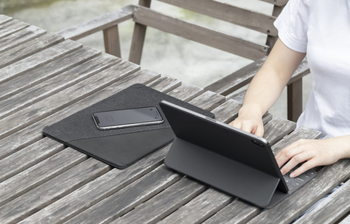 Le fabricant hong-kongais Native Union s’est immédiatement jeté dans la brèche ouverte par Apple avec iPadOS. Quelques jours seulement après la WWDC, elle a dévoilé une pochette qui permet d’emmener avec soi son iPad Pro accompagné de son smart keyboard et de son stylet, tous deux reliés à la tablette par des aimants.