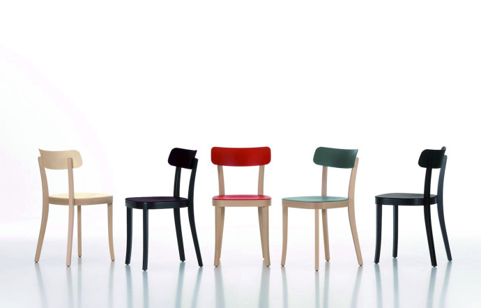 Vitra a développé plusieurs projets en coopération avec le designer Jasper Morrison dont la Basel Chair.