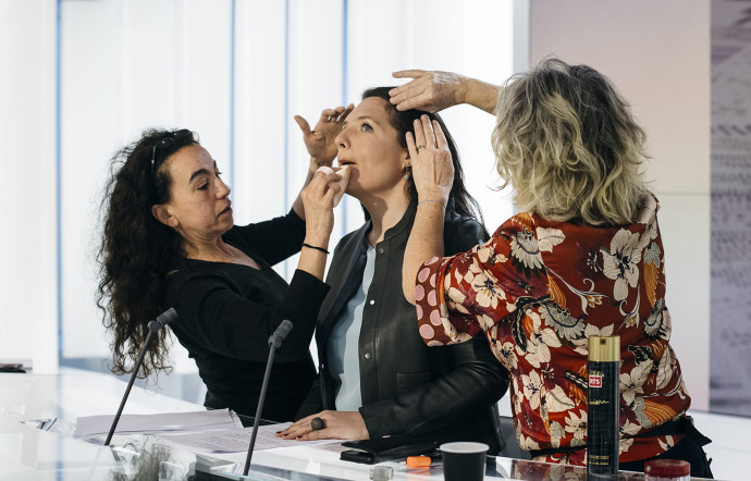 La Radio télévision suisse regroupe deux chaînes de télévision : RTS Un (généraliste) et RTS Deux. Les téléspectateurs suisses plébiscitent les journaux de la RTS, qui est leader en prime time, tous âges confondus.