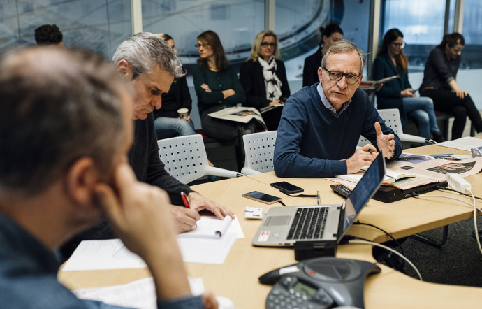 La Radio télévision suisse regroupe deux chaînes de télévision : RTS Un (généraliste) et RTS Deux. Les téléspectateurs suisses plébiscitent les journaux de la RTS, qui est leader en prime time, tous âges confondus.