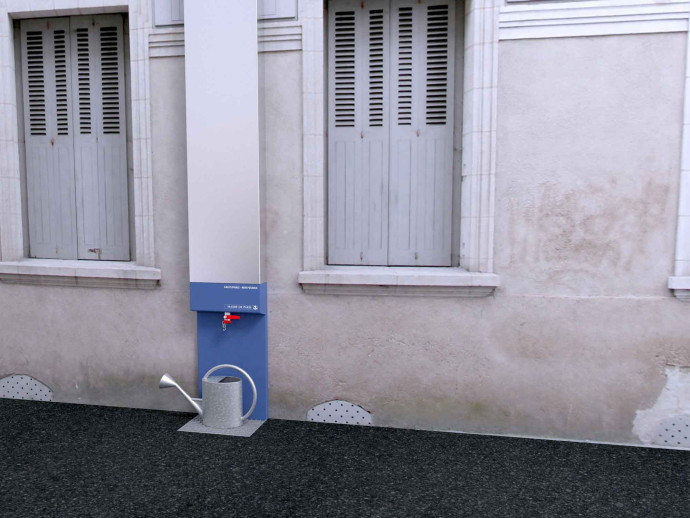 Simple comme bonjour : un réservoir de façade pour recueillir l’eau de pluie.