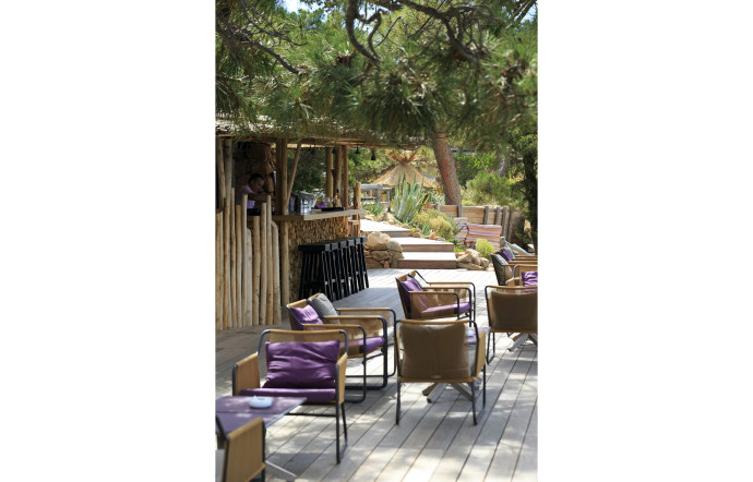 Lecci de Porto‑Vecchio. Tél. +33 (0)4 95 71 61 51. www.hotel-calarossa.com