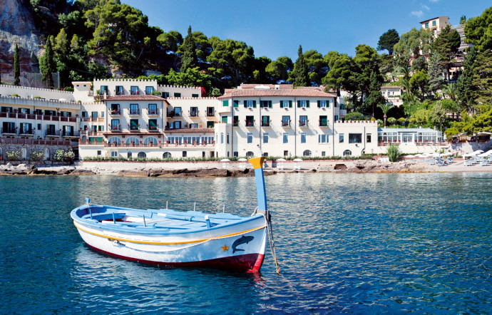 Via Nazionale, 137. Tél. +39 0942 627 1200. www.hotelvillasantandrea.com www.belmond.fr