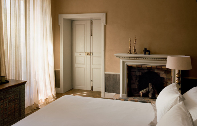 L’établissement abrite huit chambres spacieuses.