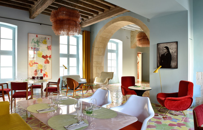 L’Arlatan : 20, rue du Sauvage. Tél. +33 (0)4 65 88 20 20. www.arlatan.com