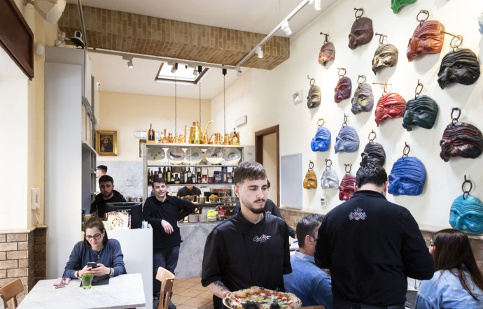 Via Arena alla Sanità, 7 bis. Tél. +39 081 29 0037. www.pizzeriaoliva.it