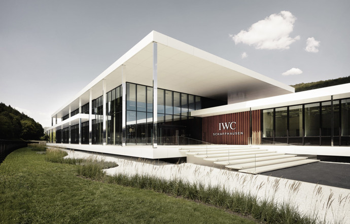 L’architecture de la nouvelle manufacture IWC s’inspire des pavillons modernistes.