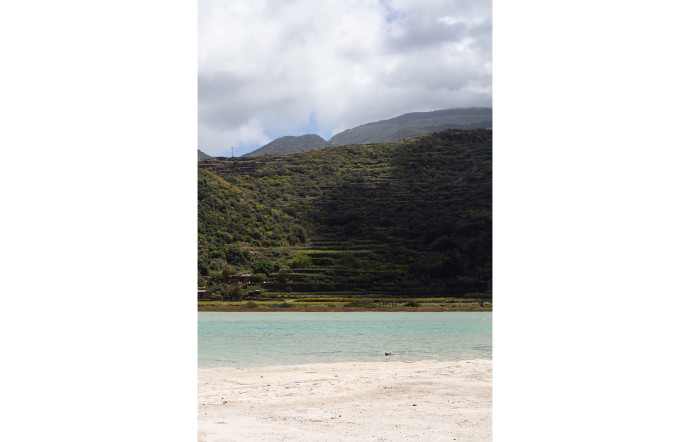 Les reflets turquoise et laiteux de l’eau donnent son nom au lac Specchio di Venere (« le miroir de Vénus »).