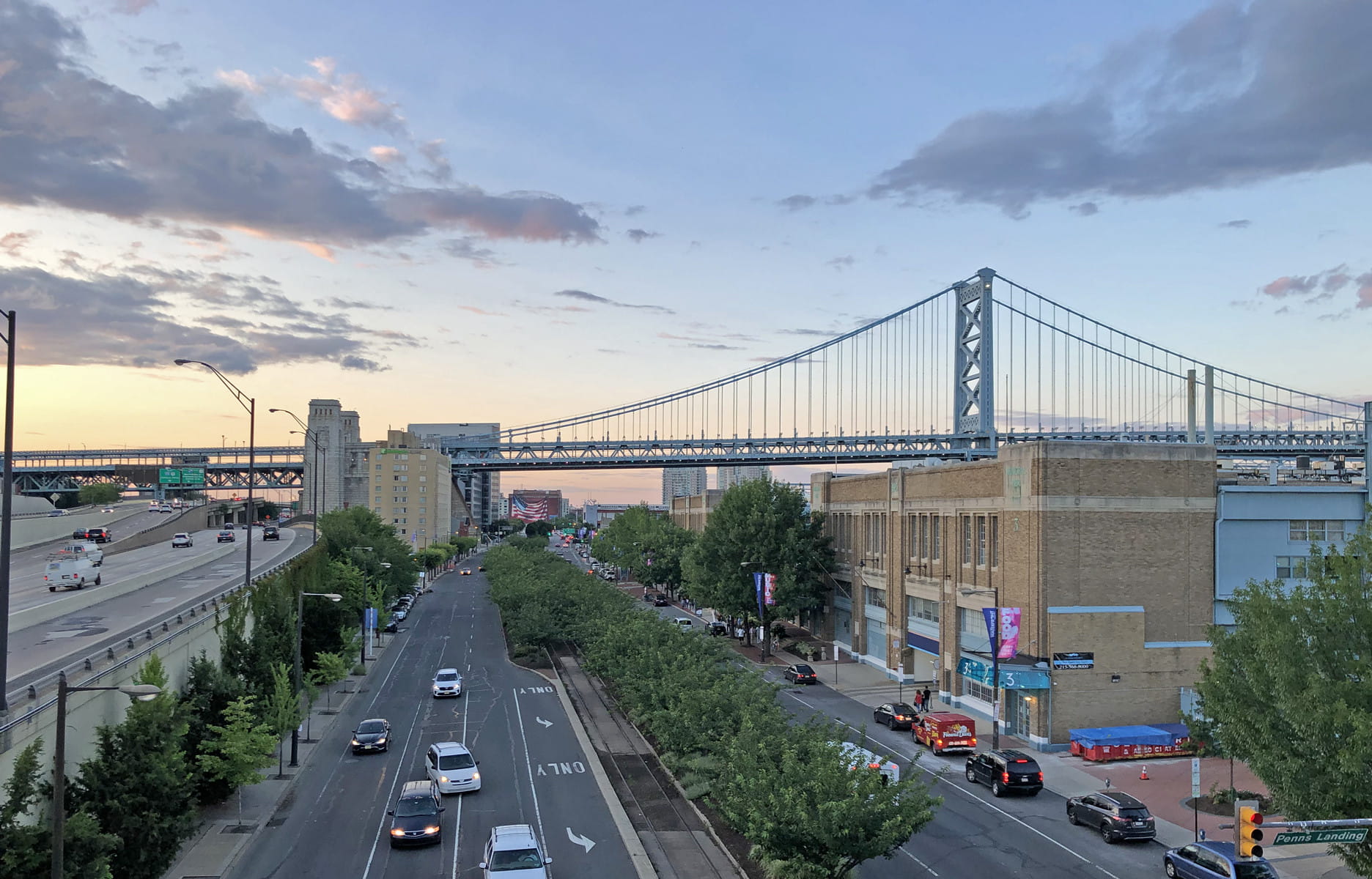 La ville se situe à la frontière avec le New Jersey et tout près du Delaware et de New York.