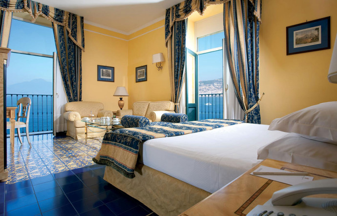 Via Vittorio Veneto, 1, 80067 Sorrento. Tél. +39 081 878 2588. www.hoteltramontano.eu