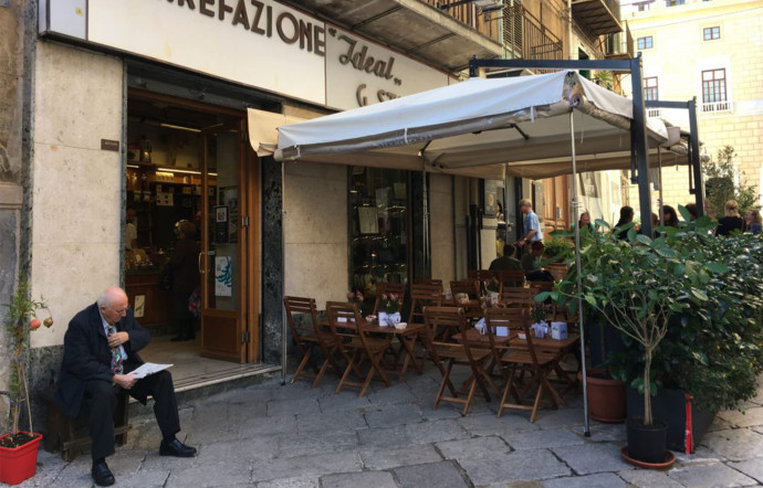 Via Discesa dei Giudici, 46. Tél. +39 091 6172819.