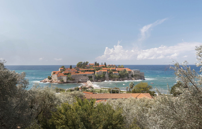 Sveti Stefan, une presqu’île où le maréchal Tito recevait ses hôtes de marque, devenue depuis l’emblème du pays et un hôtel Aman.
