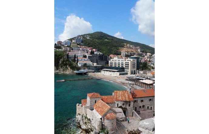 L’essentiel du charme de Budva réside dans le petit centre piétonnier de la vieille ville, avec ses boutiques et ses cafés.