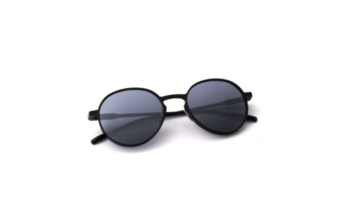 Shopping : Black & white – Acuitis, 130 €.