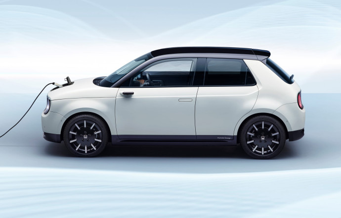 Voitures électriques, du concept à la réalité –  Honda e 150 ch, 35,5 kWh, 200 km, printemps 2020.