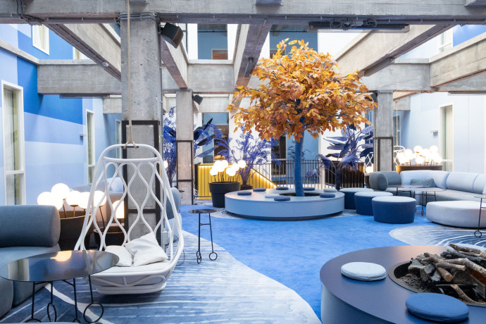 On cocoone en bleu à l’hôtel Room Mate Bruno.