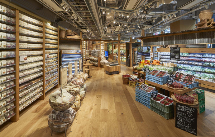 Parmi les exclusivités, au rez-de-chaussée, un minisupermarché propose des produits frais.