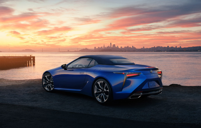 la-auto-show-insert-lexus