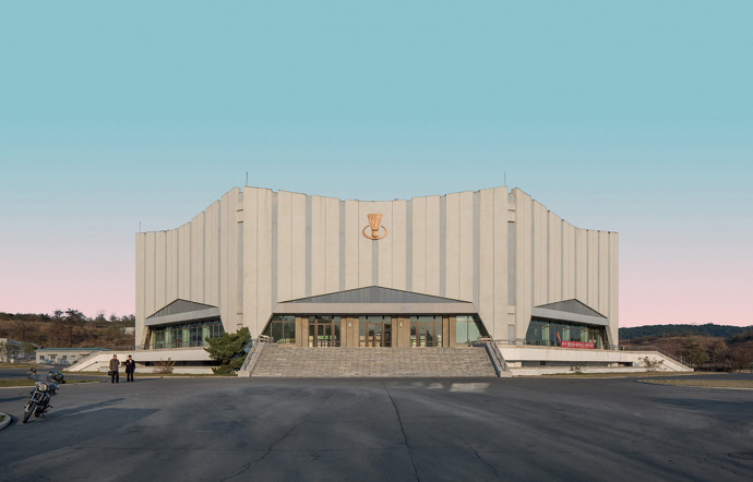 model-city-pyongyang-insert-03
