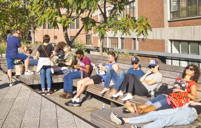 Installé sur un ancien chemin de fer surélevé, le parc d’High Line permet d’échapper quelques instants à l’agitation des rues de Manhattan.