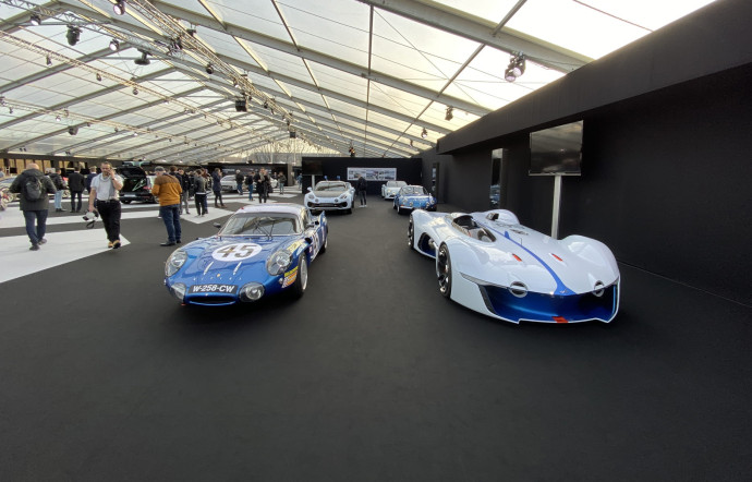 Le stand Alpine au Festival Automobile International.