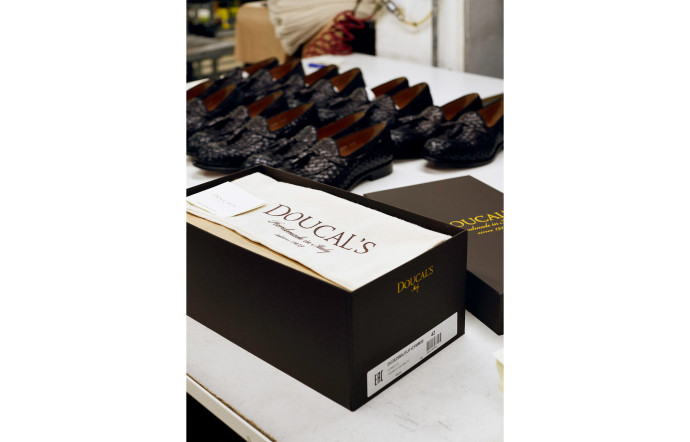 Souliers Doucal’s.