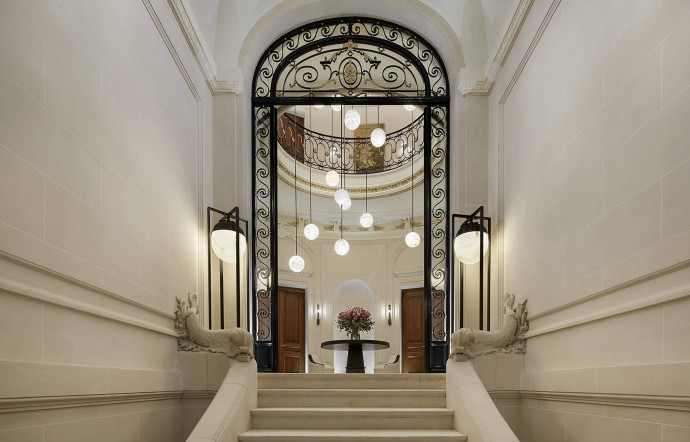 33, rue Jean‑Goujon, Paris 8e. Tél. +33 (0)1 45 05 68 00. www.hotelvilleroy.com