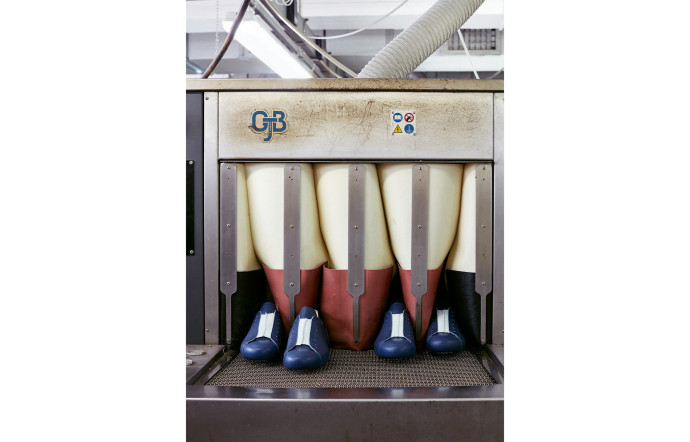 Les collections Doucal’s s’inspirent à la fois des lignes contemporaines et de l’amour du vintage.