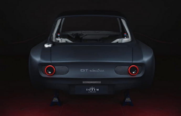 alfa-romeo-gt-electric-voiture-electrique-totem-automobili-insert-02