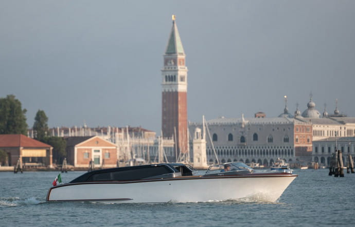 bateau-taxi-venise-hybride-electrique-2-77-2