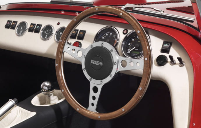 caterham-super-seven-1600-voiture-retro-insert-03
