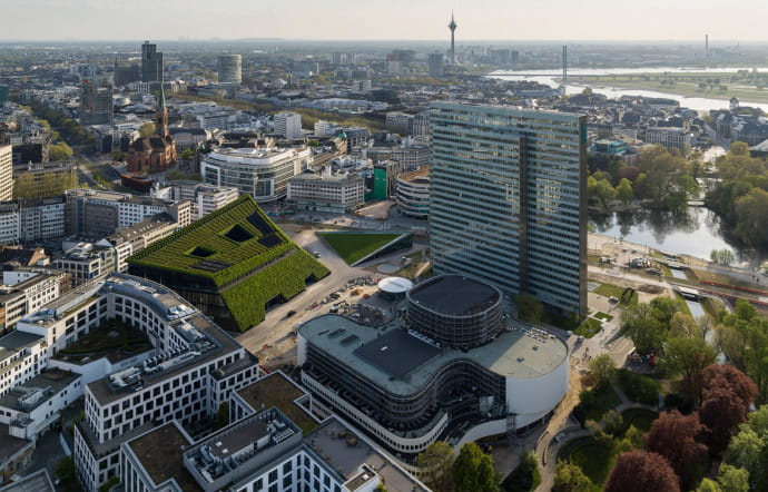 dusseldorf-architecture-immeuble-bureaux-facade-vegetalisee-insert-01