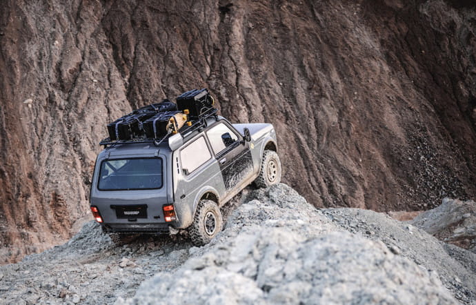lada-niva-vagabund-automobile-transformation-insert-02