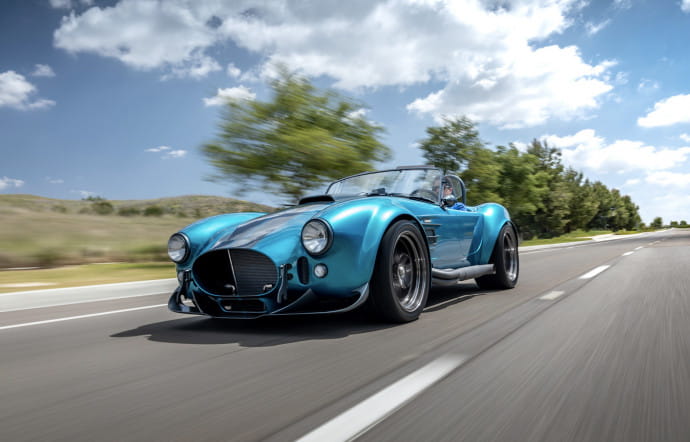 superformance-mkiii-r-automobile-shelby-cobra-insert-01