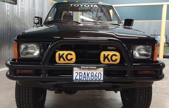 Un fan du film a décidé de créer une réplique du 4×4 piloté par McFly à partir d’un Toyota RS5 de 1985, l’année de sortie du film.