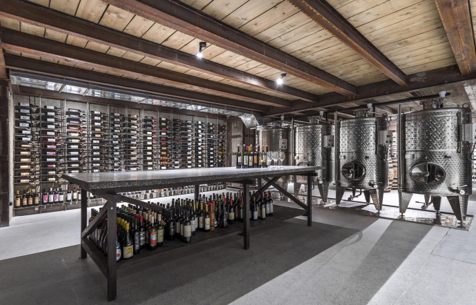 Vineria, 2 Nikoloz Baratashvili St, Tbilisi.
