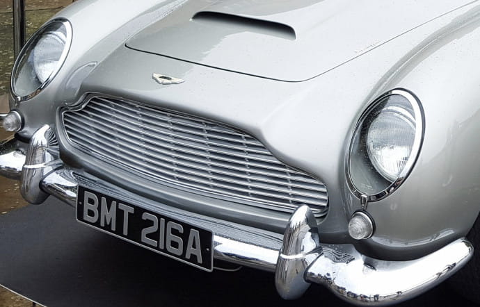 voiture-parfaite-design-insert-aston-martin