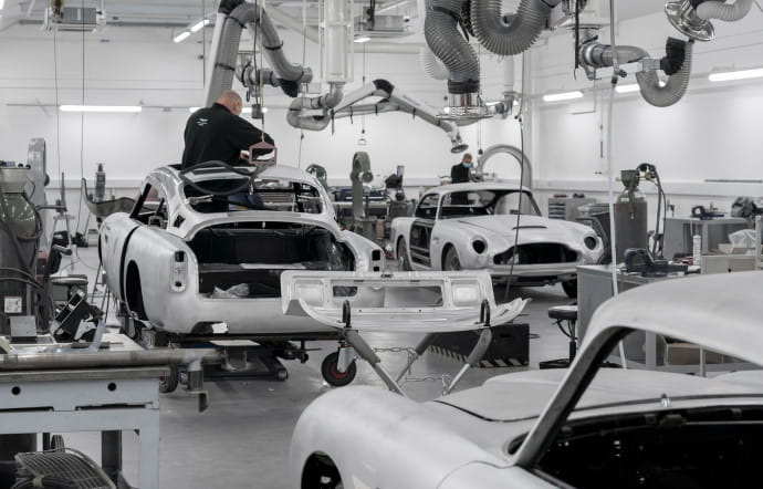 Aston Martin DB5, le retour d’une légende… truffée de gadgets !