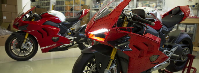 ducati-panigale-v4-r-lego-technic-2-77